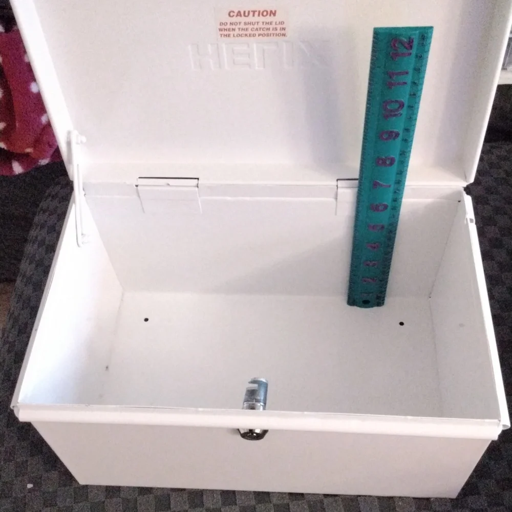 Metal medication lock box - Picture 3 of 4